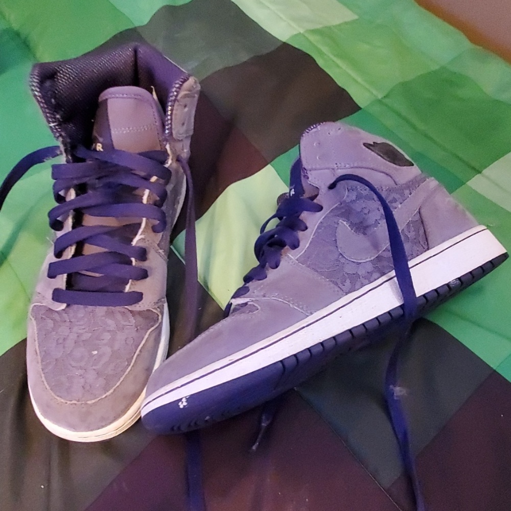Shoes - Picture 2 of 3